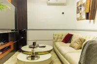 Business Travelers, Families, and Weekend Guests Seeking Comfort and Convenience Hotel a Lagos