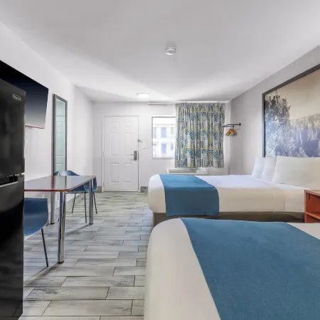 Days Inn & Suites by Wyndham Flagstaff Near University