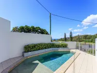Oceanside Apartment with Views of Yaroomba Beach