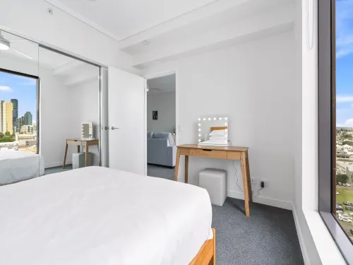 Chic 1 Bed Inner-City Retreat with Pool and Views