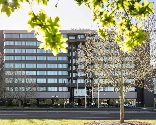 Pullman Melbourne Albert Park Hotels near Prahran