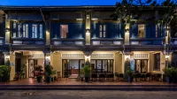 The Columns Hotels in Kampot City Center
