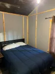 Charming 2-bedroom cabin in enchanting Hocking Hills with WiFi, AC