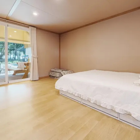 Namhae Chojun Bada Forest Glamping