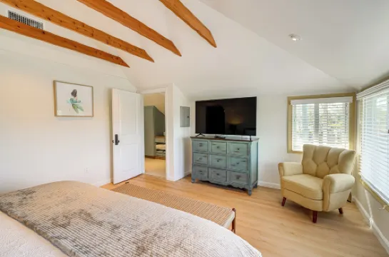 Victorian Carpinteria Apartment < 1 Mi to Beach!