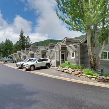 Chillside Chalet Modern West Vail Townhouse!