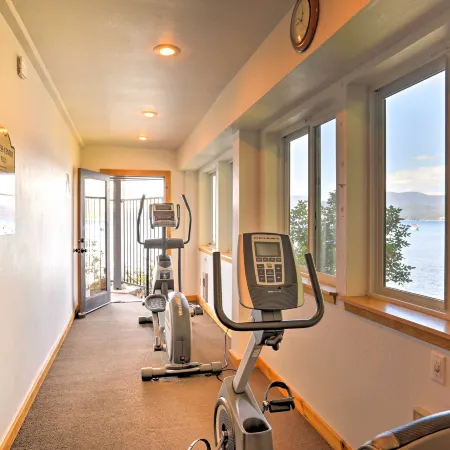 Hot Tub & Lake Tahoe Views: Kings Beach Lodge
