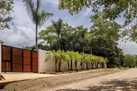 2 Blu Moons Hotels in Pinilla