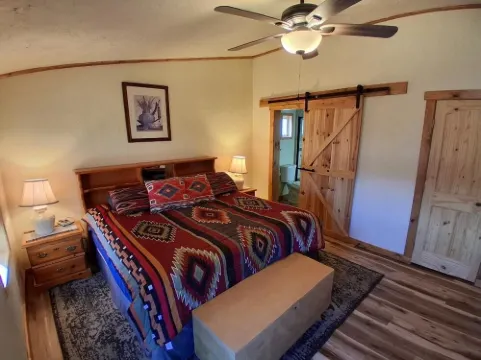 Sunset Lake Home Montrose - 2 lakes on 35 acres