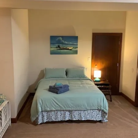 Beach Side Hideaway 1 Bedroom Condo by Redawning