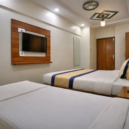 Glitz Saineel Executive Near Juhu Beach