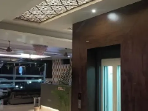 Hotel Shree Rajrajeshwar Palace Hotels in Khargone