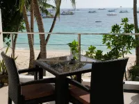 Sundown Resort & Austrian Pension House Hotel dekat Pantai Cagban