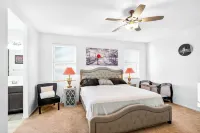 Tropical Desert Oasis. New built! Family friendly. Grill,Tiki bar&Mountain view.