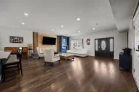 Top-Notch Columbus Retreat with on Demand Driver