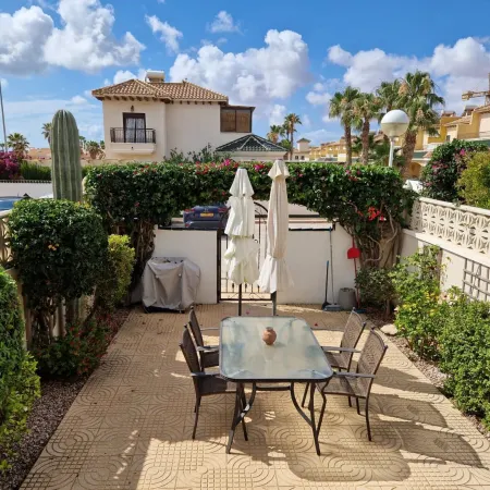 Spacious Bungalow in Quesada for 6