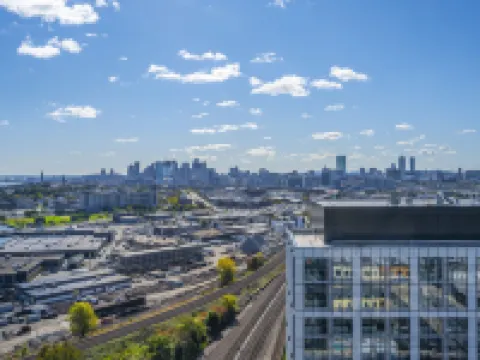 Stylish 1BR in Assembly Square | Pool, Gym & Views Hotels in Somerville
