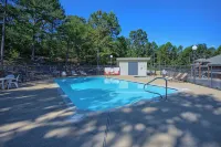 Hot Springs Village Inn - piscina