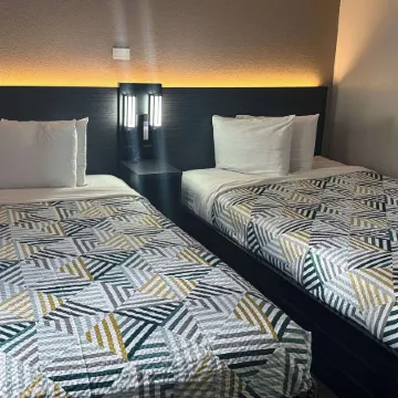 Motel 6 Kissimmee, FL - Orlando Отели рядом с достопримечательностью «Парк аттракционов Олд-Таун»