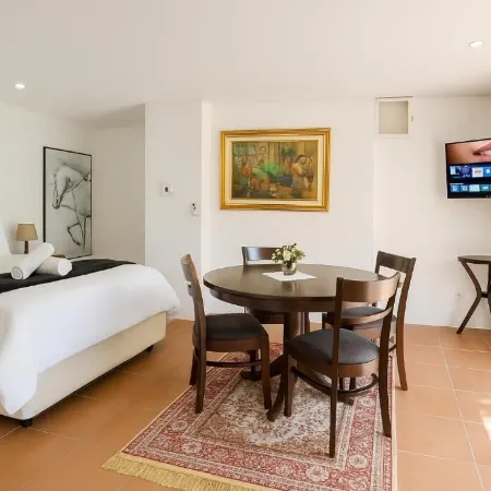 Lipizzaner Lodge - Kyalami, Midrand Отели в г. Мидранд