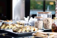 Brit Hotel Privilège Figeac - breakfast