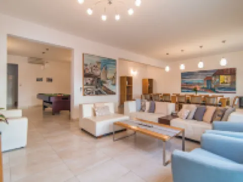 Mirca in Supetar With 7 Bedrooms and 6 Bathrooms Hoteles en Mirca