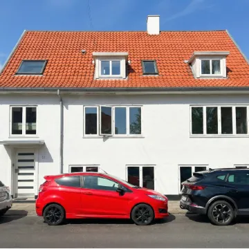 Central Penthouse 3Br City Views Walk to Everything