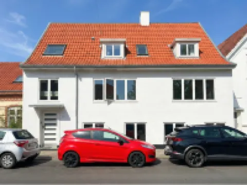 Central Penthouse 3Br City Views Walk to Everything