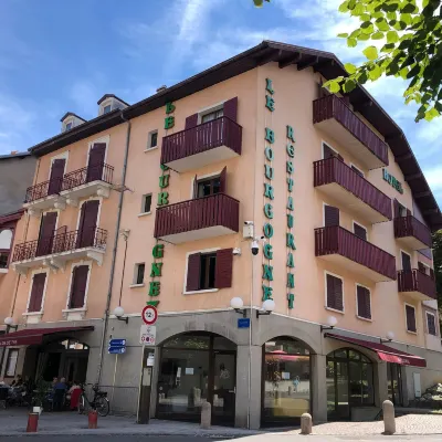Hotel le Bourgogne Отели рядом с достопримечательностью «Термальный спа-комплекс Эвиан»