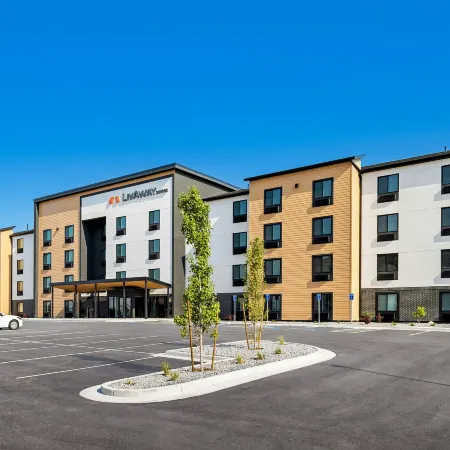 LivAway Suites Phoenix-Tolleson Отели рядом с достопримечательностью «Концертная площадка Ak-Chin Pavilion»