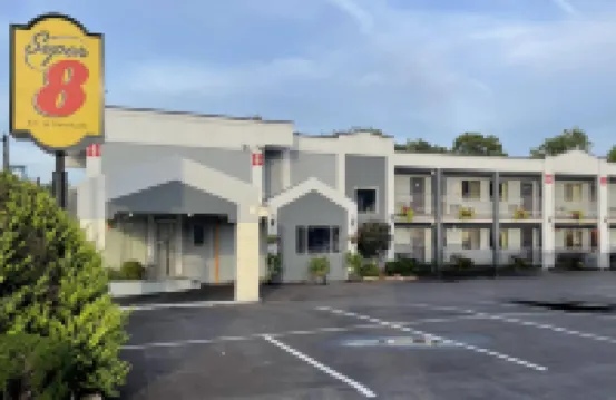 Super 8 by Wyndham Belleville IL/St. Louis Area