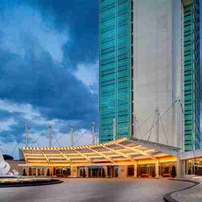 Hilton Lac Leamy Hotel Exterior