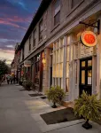Victorian Apartment in the heart of Elora