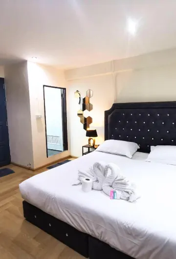 ห้องเตียงคิงไซส์พร้อมระเบียง ปลอดบุหรี่ ห้องน้ำส่วนตัว