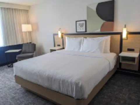 Spark by Hilton Montreal Brossard