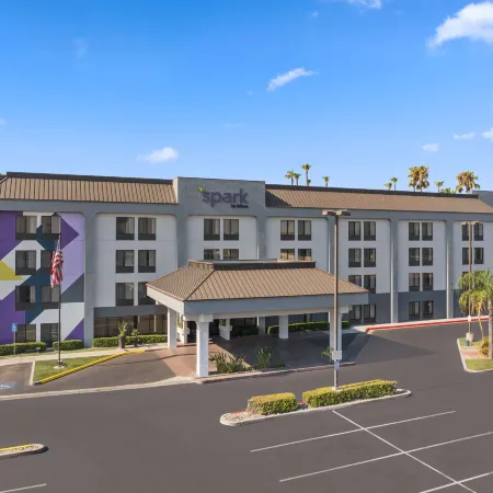 Spark by Hilton Bakersfield Central