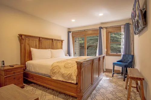 DT Ketchum - Chill, Two-story Getaway w/ a Gourmet Kitchen - Walk Downtown & to River Run Lifts