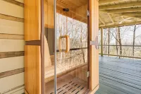 Deck, Sauna & Mtn View! Fort Payne Cabin