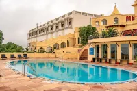 Noor-Us-Sabah Palace - piscina