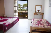 Manolis Studios - Apartemen