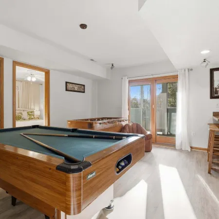 Golf & Surf 7BR: Private Pool, 5 Min to Beach