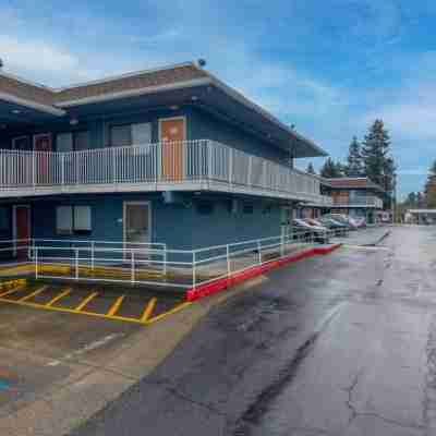 Varsity West Hotel Exterior