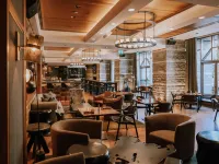 Four Seasons Resort Whistler Hotels near Big Red Express