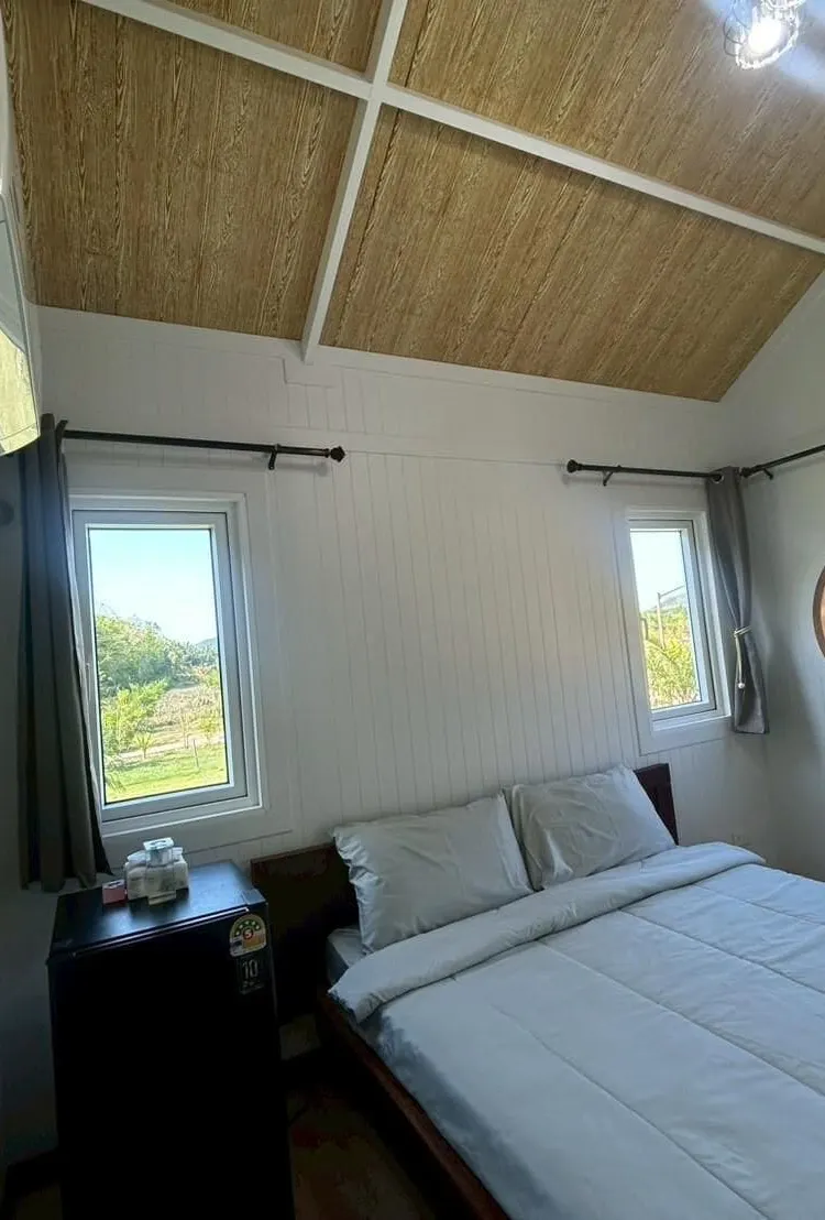 Single Room, 1 Queen Bed, Mountain View, Courtyard Area