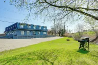 Explore Port Huron! Cozy Condo w/ Creek Views - Lejligheder