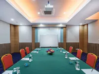 Arena Premier Hotel โรงแรมในเซอเริมบัน