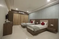 Royal Palace Hotel Surat Velanja - 2-Star