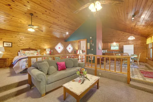 Eureka Springs Studio w/ Deck, Views & BBQ! - 2-Star