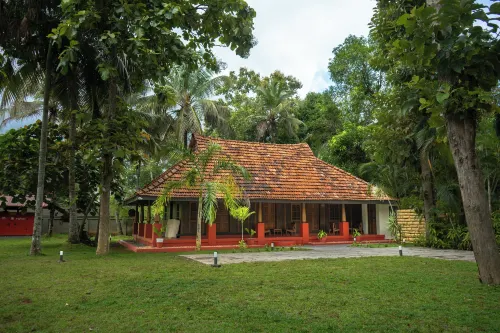Aaria Beach Resort and Spa - Bed and Breakfasts