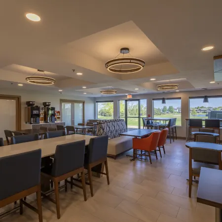 Holiday Inn Express & Suites SIOUX CENTER by IHG